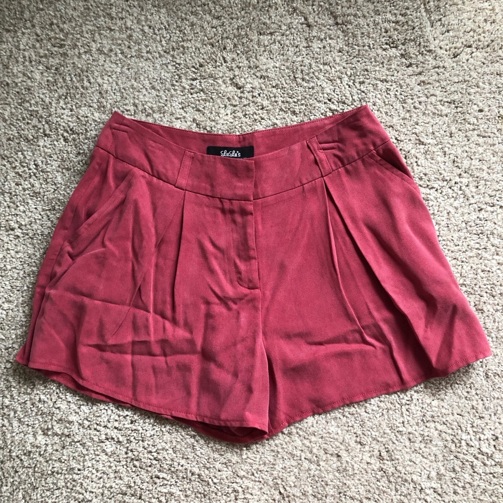 Lulu’s First class traveler high-waisted Shorts
